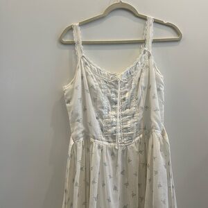 Vintage gunne sax prairie style dress. Sleeveless with a tie at the waist.